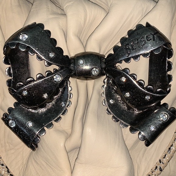 VINTAGE BETSEY JOHNSON IVORY LEATHER LARGE PURSE - Picture 2 of 14